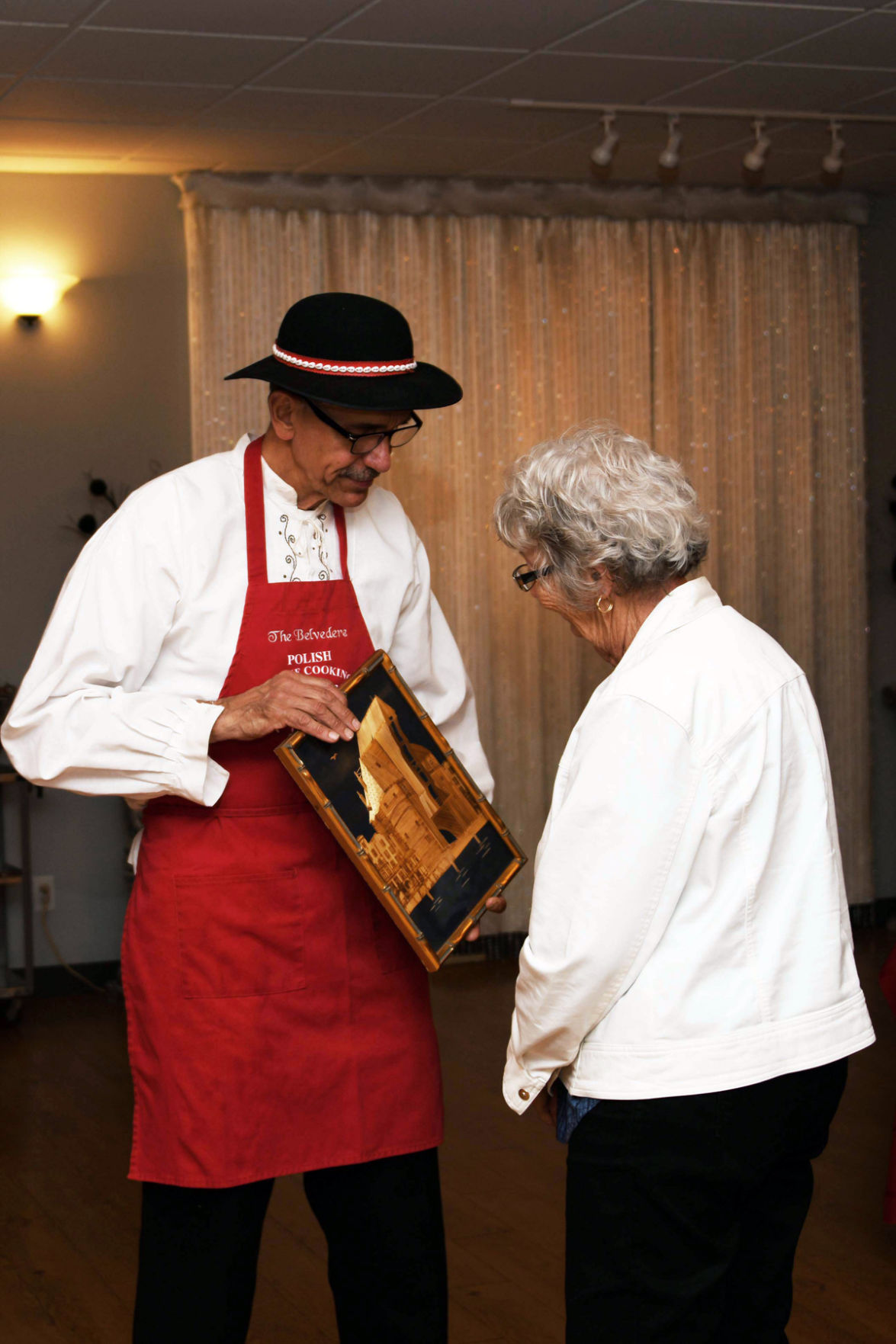 036 Tom Jodlowski and Joyce Dose discuss Polish arts and crafts.JPG